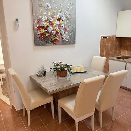 Apartment Beach アパート